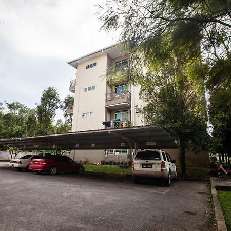 Natol Homestay - Kuching Home Penthouse Airport Road Exterior foto